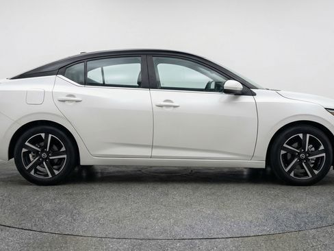 Used 2025 Nissan Sentra SV image 11