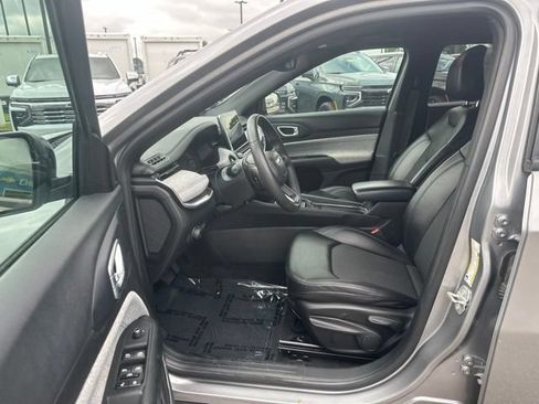 Used 2024 Jeep Compass Latitude AWD/4WD image 16