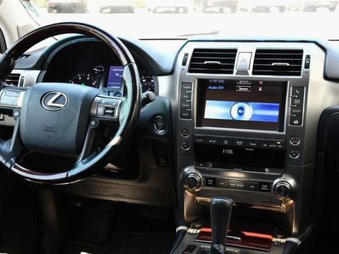 Used 2018 Lexus GX 460 Premium w/ Premium Package AWD/4WD image 2