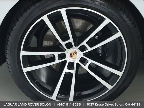 Used 2025 Porsche Cayenne GTS AWD/4WD image 41