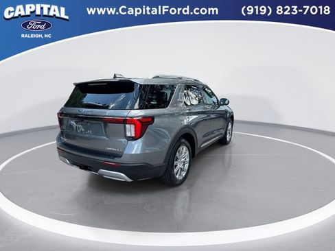 Used 2025 Ford Explorer Platinum RWD image 8