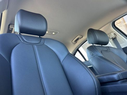 Used 2025 Genesis G70 2.5T image 18