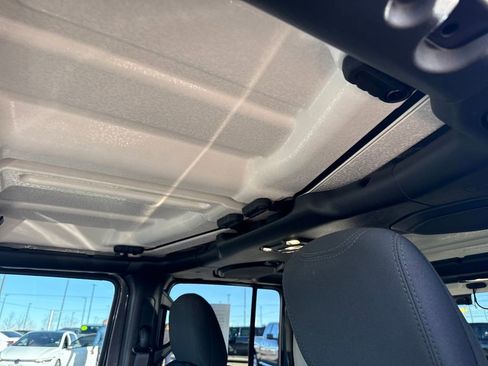 Used 2021 Jeep Wrangler Unlimited Sahara image 28