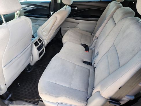 Used 2018 Honda Pilot EX image 9