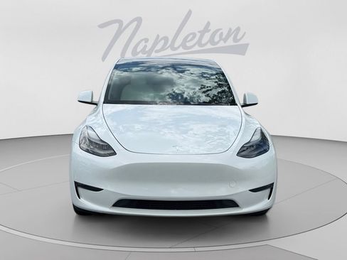 Used 2024 Tesla Model Y Long Range AWD/4WD image 9