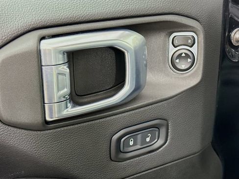 Used 2026 Jeep Wrangler Unlimited Sahara AWD/4WD image 18