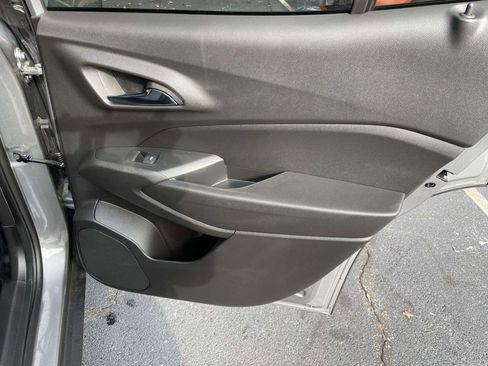 Used 2025 Chevrolet Trax LS w/ LS Convenience Package image 42