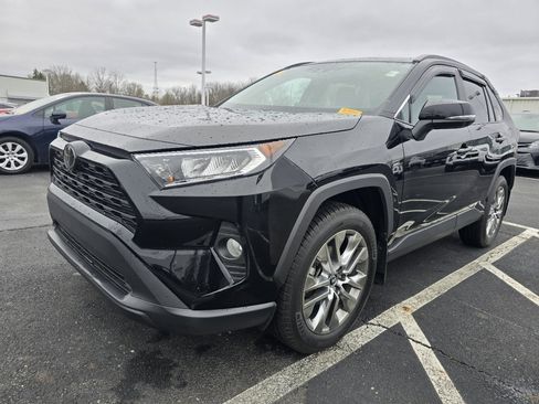 Certified 2020 Toyota RAV4 XLE Premium image 3