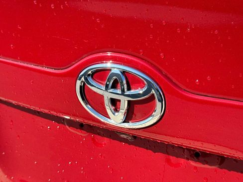 Used 2014 Toyota Camry FWD image 11