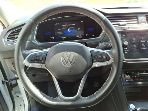 Used 2023 Volkswagen Tiguan SE AWD/4WD image 17