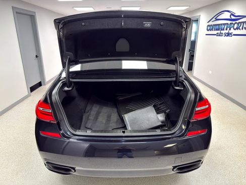 Used 2019 BMW 750i xDrive w/ M Sport Package image 38