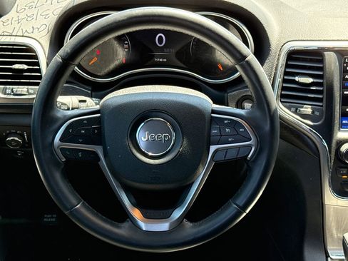 Used 2018 Jeep Grand Cherokee Laredo image 13