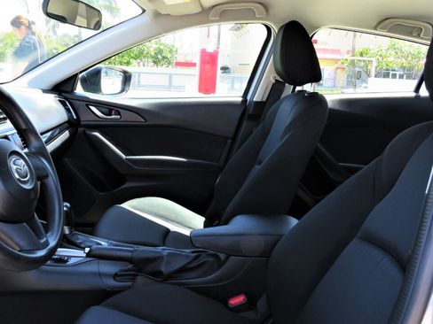 Used 2015 MAZDA MAZDA3 i SV FWD image 11
