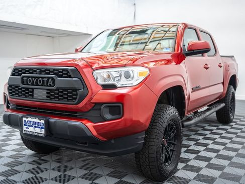 Certified 2022 Toyota Tacoma SR AWD/4WD image 3