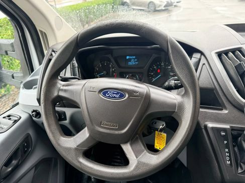 Used 2018 Ford Transit 250 138 RWD image 17