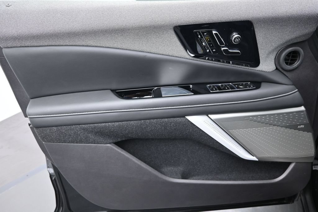 Certified 2025 Cadillac Optiq Sport 2 AWD/4WD image 9