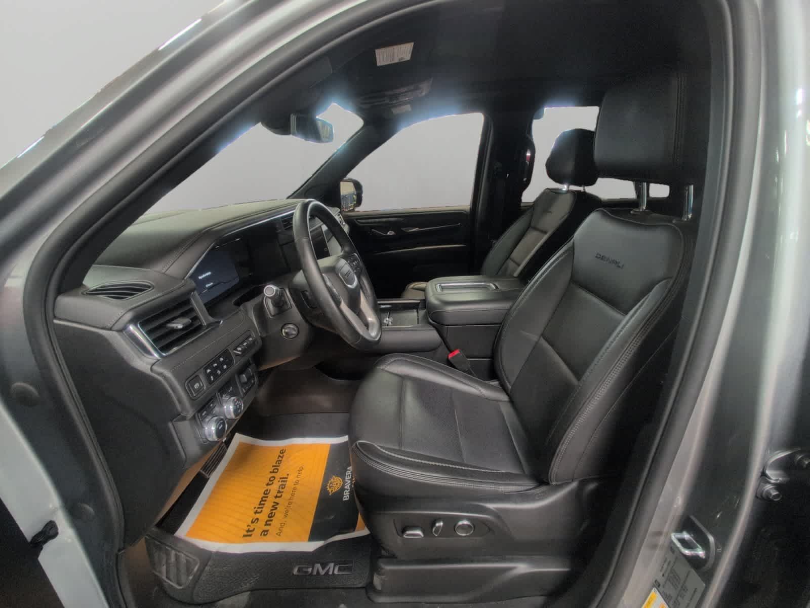 Used 2023 GMC Yukon XL Denali w/ Max Trailering Package AWD/4WD image 9