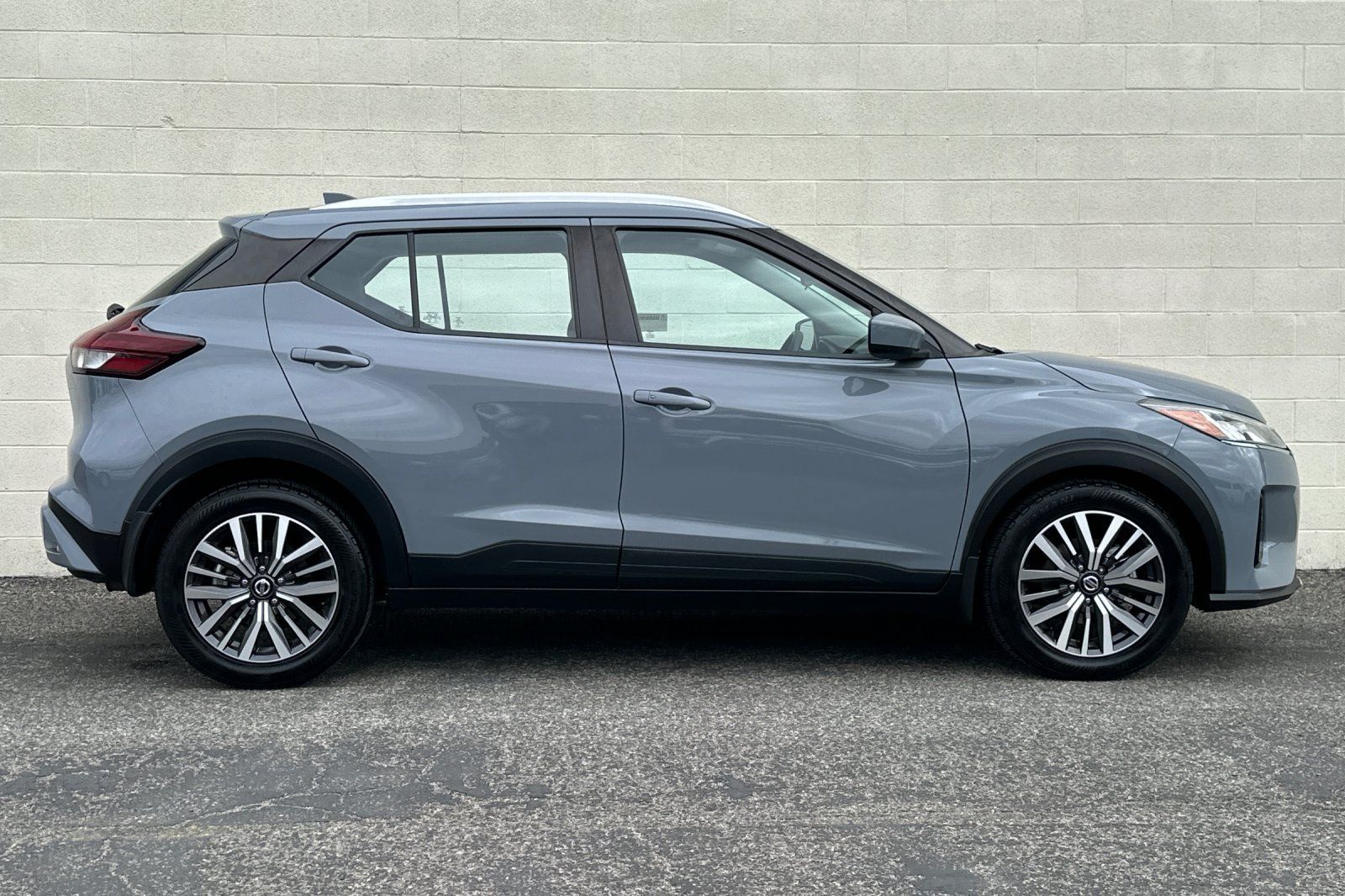 Used 2021 Nissan Kicks SV FWD image 3