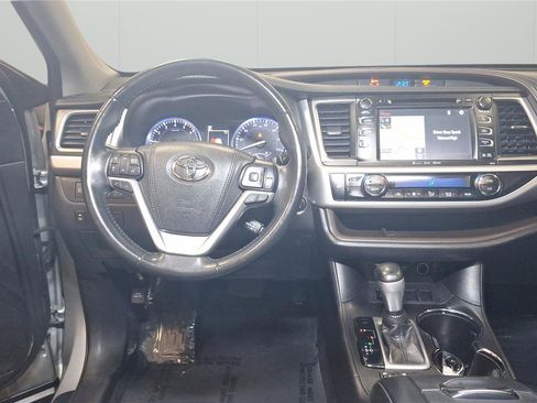 Used 2018 Toyota Highlander XLE FWD image 20