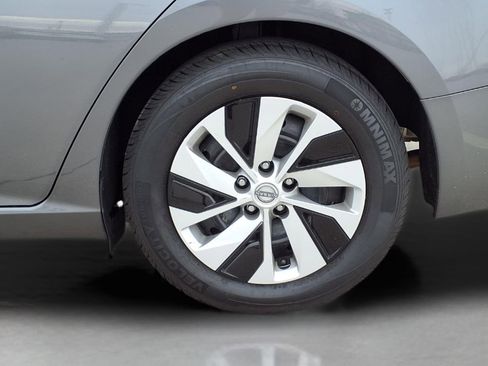 Used 2025 Nissan Altima 2.5 S image 3