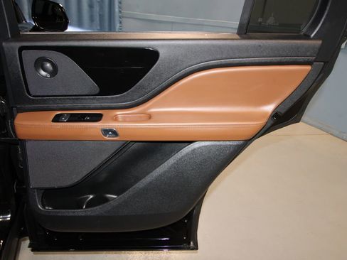 Used 2023 Lincoln Aviator Reserve w/ Equipment Group 201A image 27