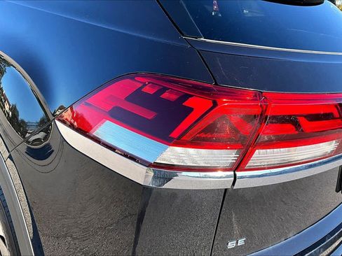 Used 2025 Volkswagen Atlas Cross Sport SE image 29