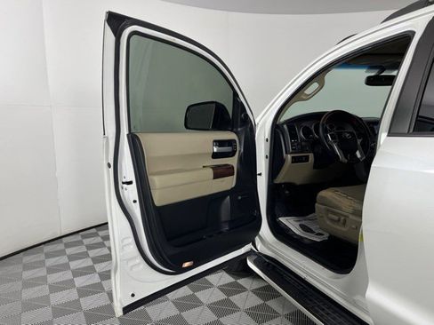 Used 2017 Toyota Sequoia Platinum RWD image 14