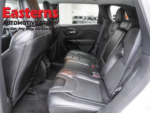 Used 2023 Jeep Cherokee Altitude Lux image 22