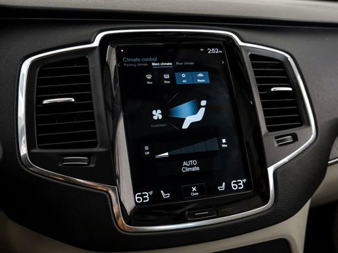 Used 2020 Volvo XC90 T5 Momentum image 30