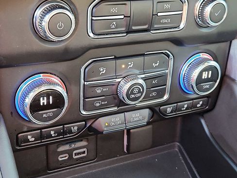 Used 2021 GMC Yukon SLT w/ SLT Premium Package AWD/4WD image 14
