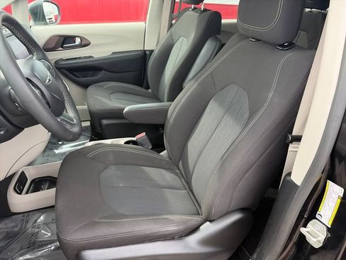 Used 2023 Chrysler Voyager LX FWD image 38