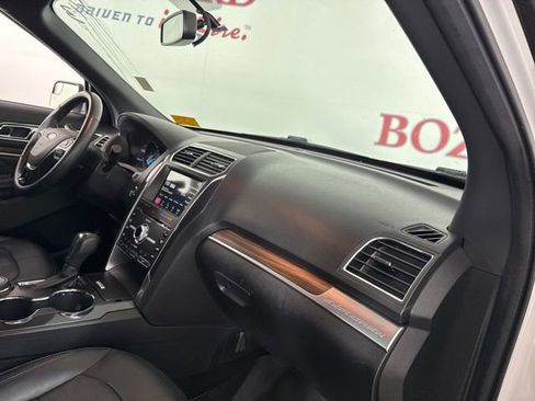Used 2018 Ford Explorer Limited image 17