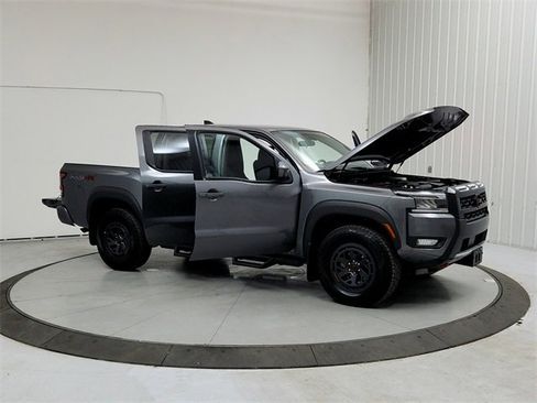 Used 2025 Nissan Frontier PRO-4X image 9