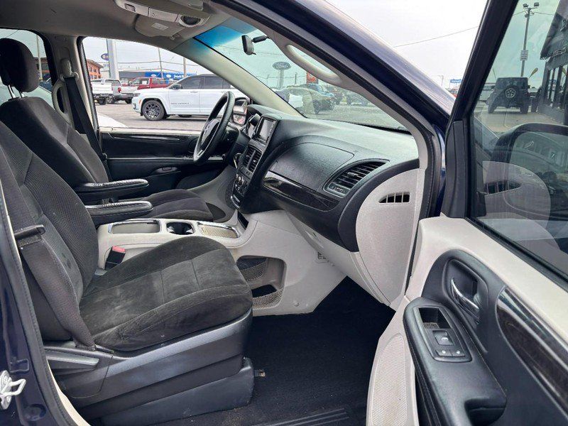 Used 2015 Dodge Grand Caravan SXT FWD image 11