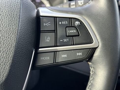 Used 2022 Toyota Highlander Limited FWD image 29