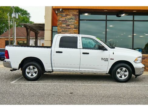 Used 2023 RAM 1500 Classic SLT w/ Protection Group AWD/4WD image 2