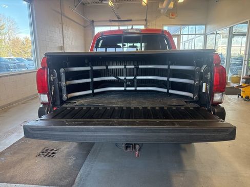 Used 2016 Toyota Tacoma TRD Sport w/ Towing Package image 31