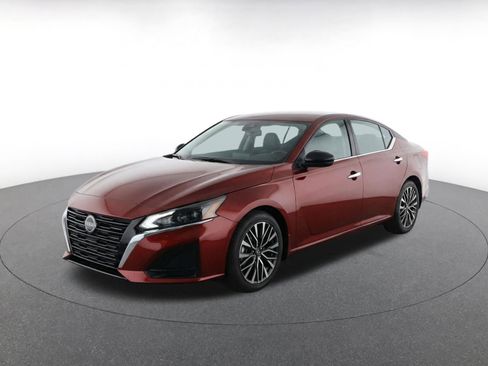Used 2025 Nissan Altima 2.5 SV FWD image 3