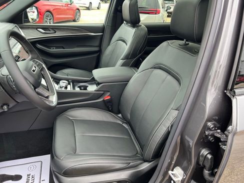 New 2026 Jeep Grand Cherokee L Limited AWD/4WD image 31