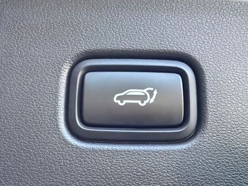 Used 2025 Hyundai Tucson Limited FWD image 19