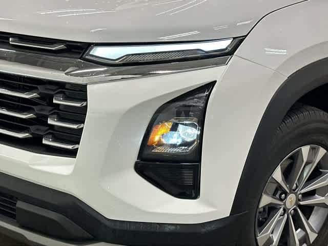 Used 2026 Chevrolet Equinox LT FWD image 32