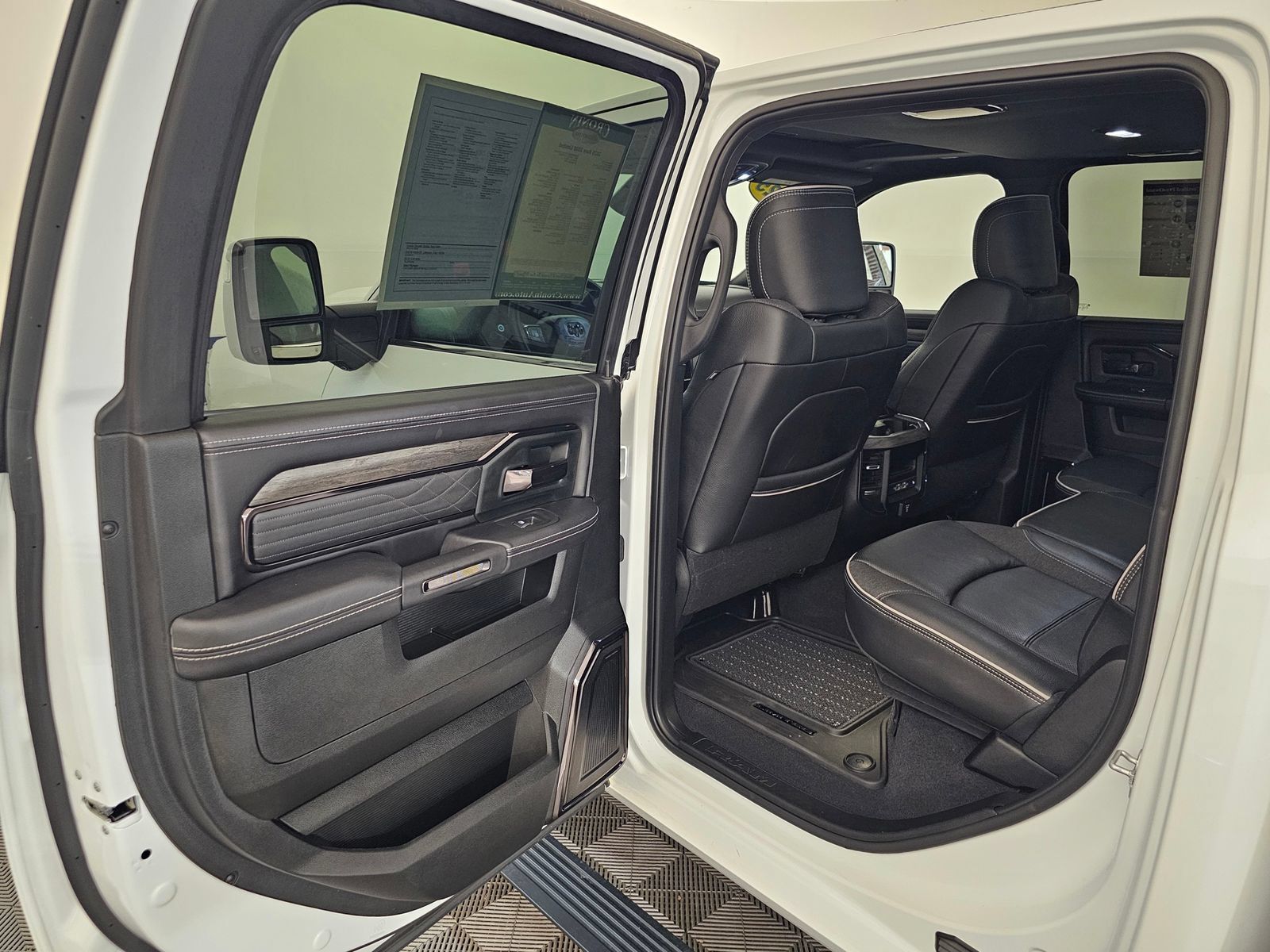 Used 2025 RAM 3500 Limited AWD/4WD image 25