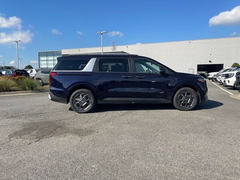 New 2026 Kia Carnival EX image 9