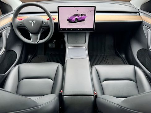 Used 2024 Tesla Model Y Long Range RWD image 22