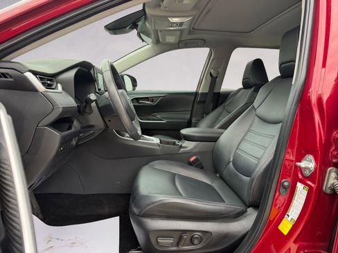 Used 2022 Toyota RAV4 XLE Premium image 9