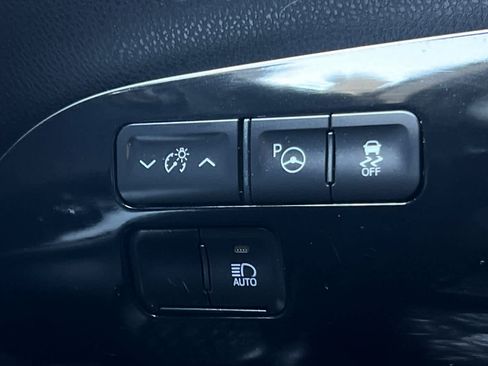 Used 2022 Toyota Prius LE FWD image 29