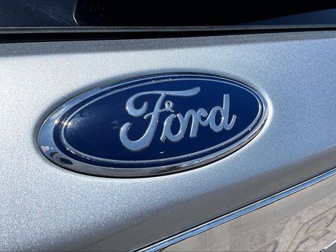 Used 2024 Ford Explorer XLT w/ Equipment Group 202A RWD image 30