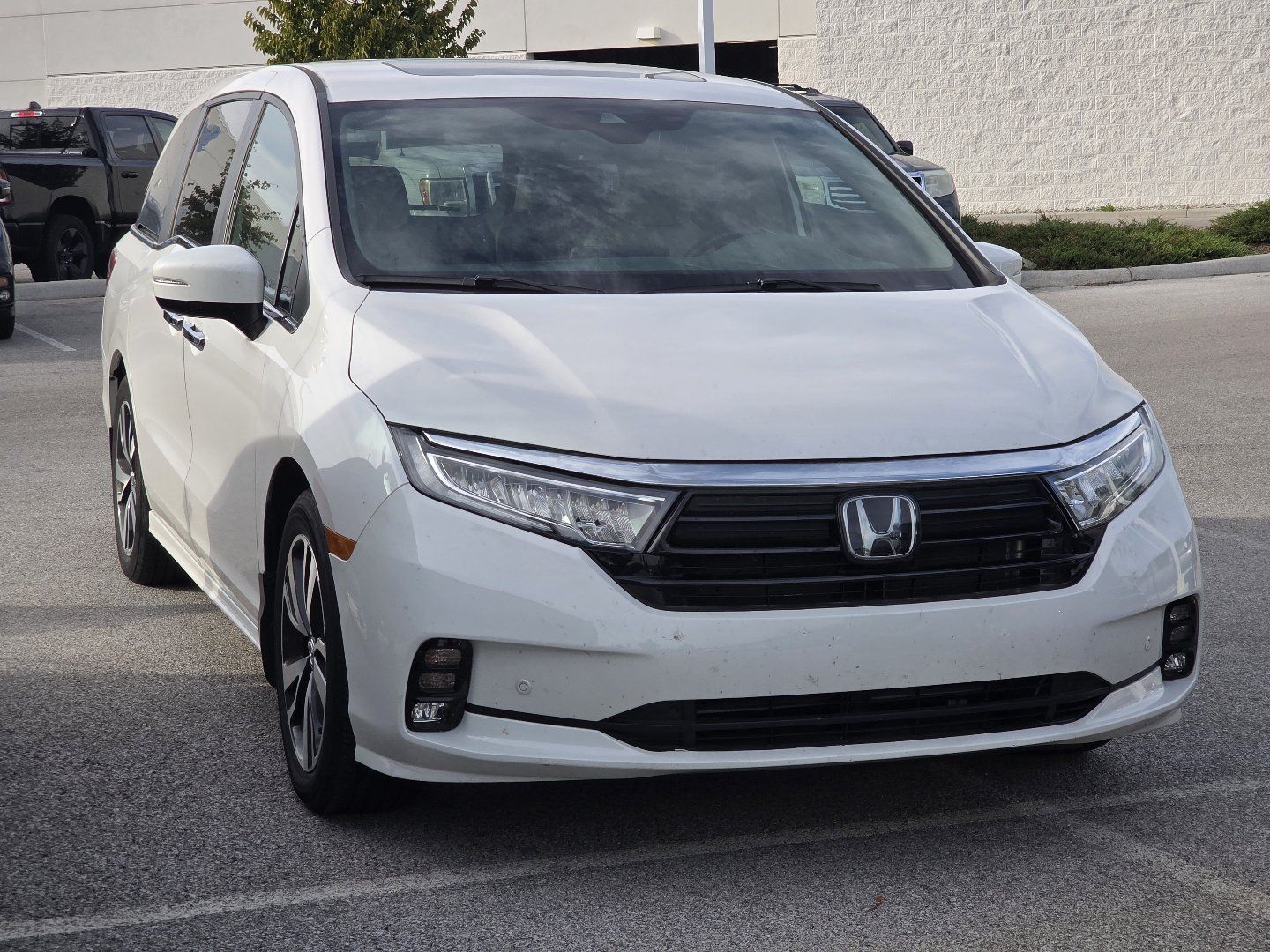 Used 2023 Honda Odyssey Touring image 2