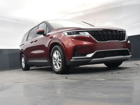 Certified 2024 Kia Carnival LX image 29