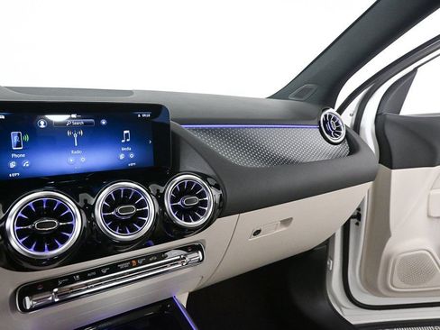 Used 2025 Mercedes-Benz GLA 250 image 14